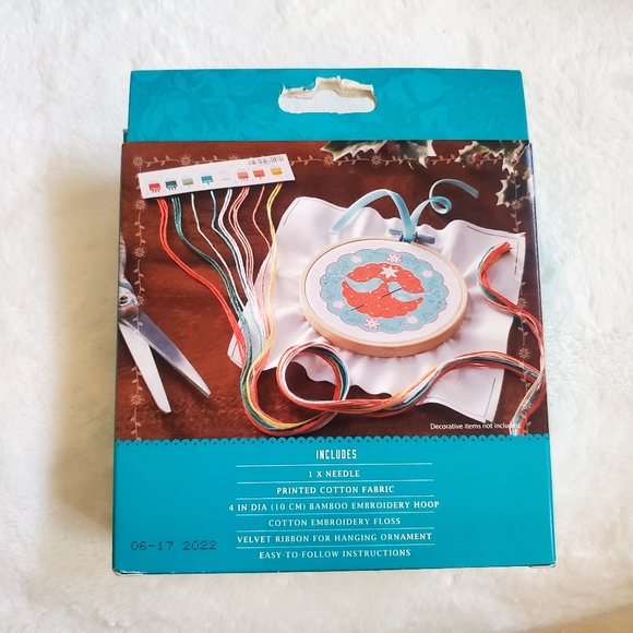 PIONEER WOMAN complete wreath birds Christmas Ornament EMBROIDERY KIT - Picture 2 of 2